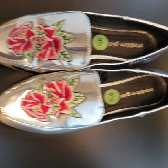BRAN NEW MADDEN GIRL ORBITT METALLIC ROSE EMBROIDERY EMBELLISHED FLAT - Picture 10 of 15